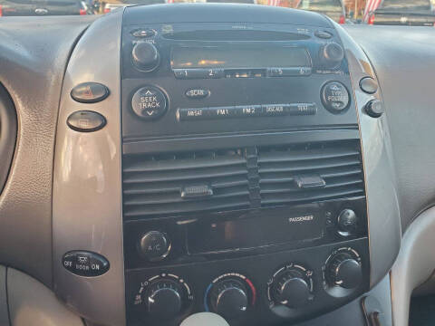 2009 Toyota Sienna LE 8-Passenger