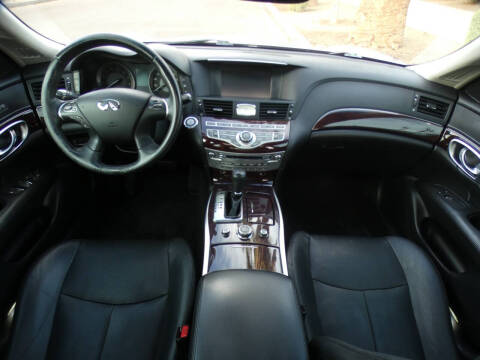 2017 Infiniti Q70 3.7