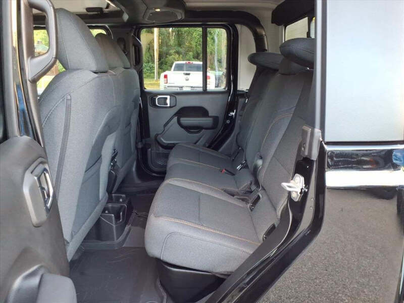 2025 Jeep Gladiator Willys