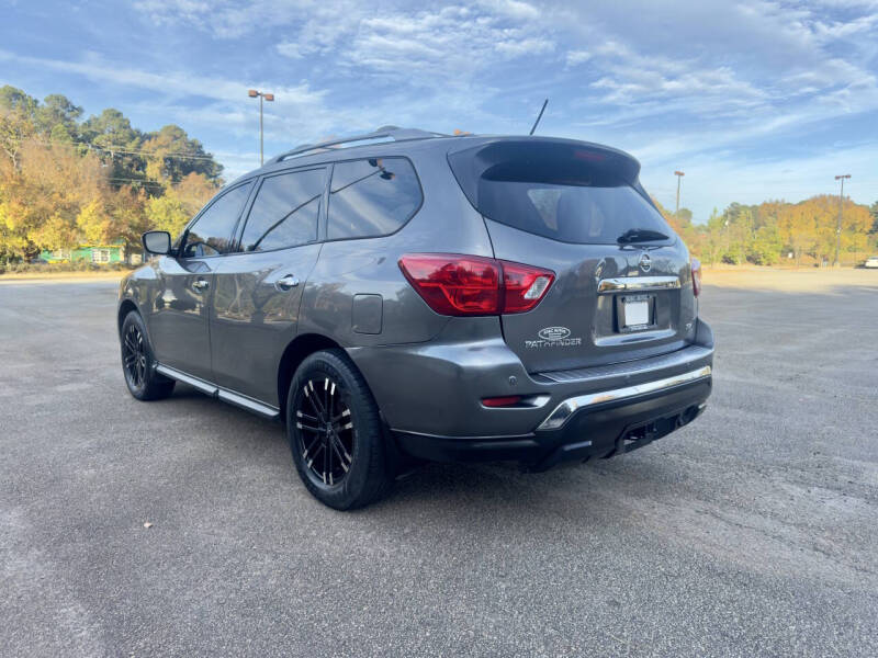 2017 Nissan Pathfinder SV
