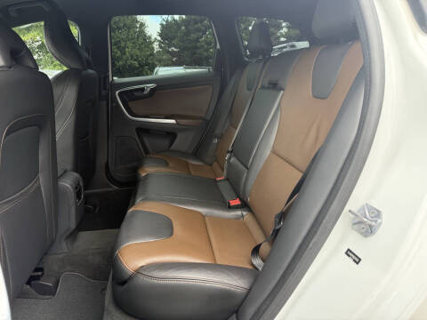 2016 Volvo XC60 T5 Drive-E Platinum