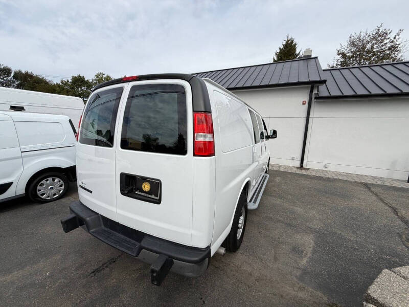 2023 Chevrolet Express 2500