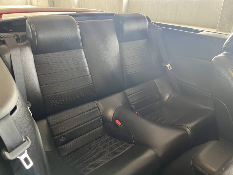 2005 Ford Mustang GT Deluxe