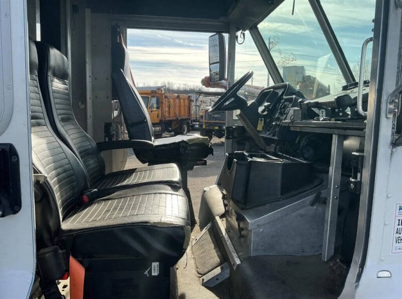 2016 Freightliner MT45 Chassis