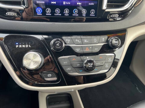 2017 Chrysler Pacifica Touring-L Plus