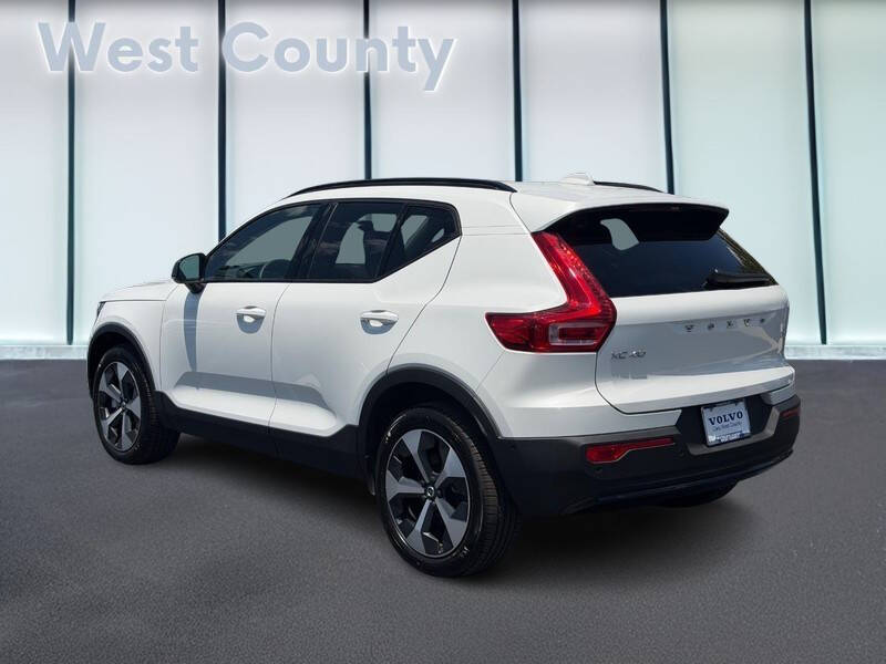 2026 Volvo XC40 B5 Plus