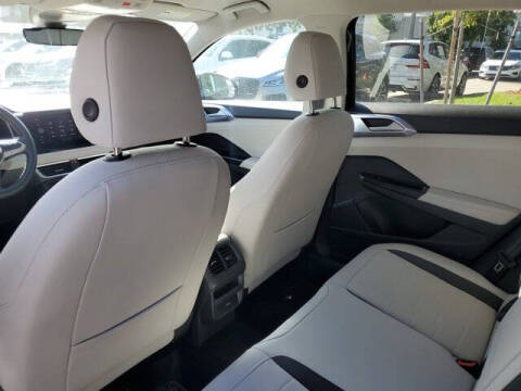 2025 Volkswagen Taos SE