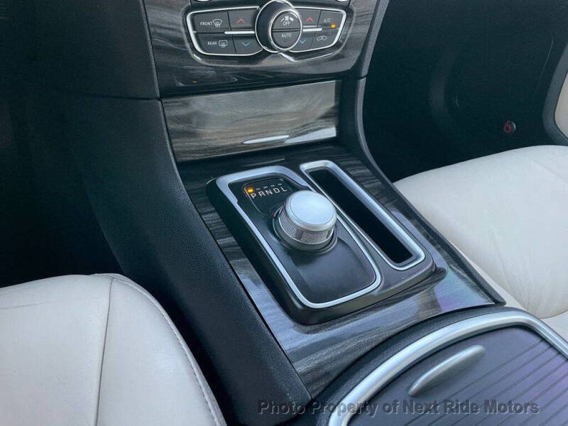 2016 Chrysler 300 Limited Anniversary