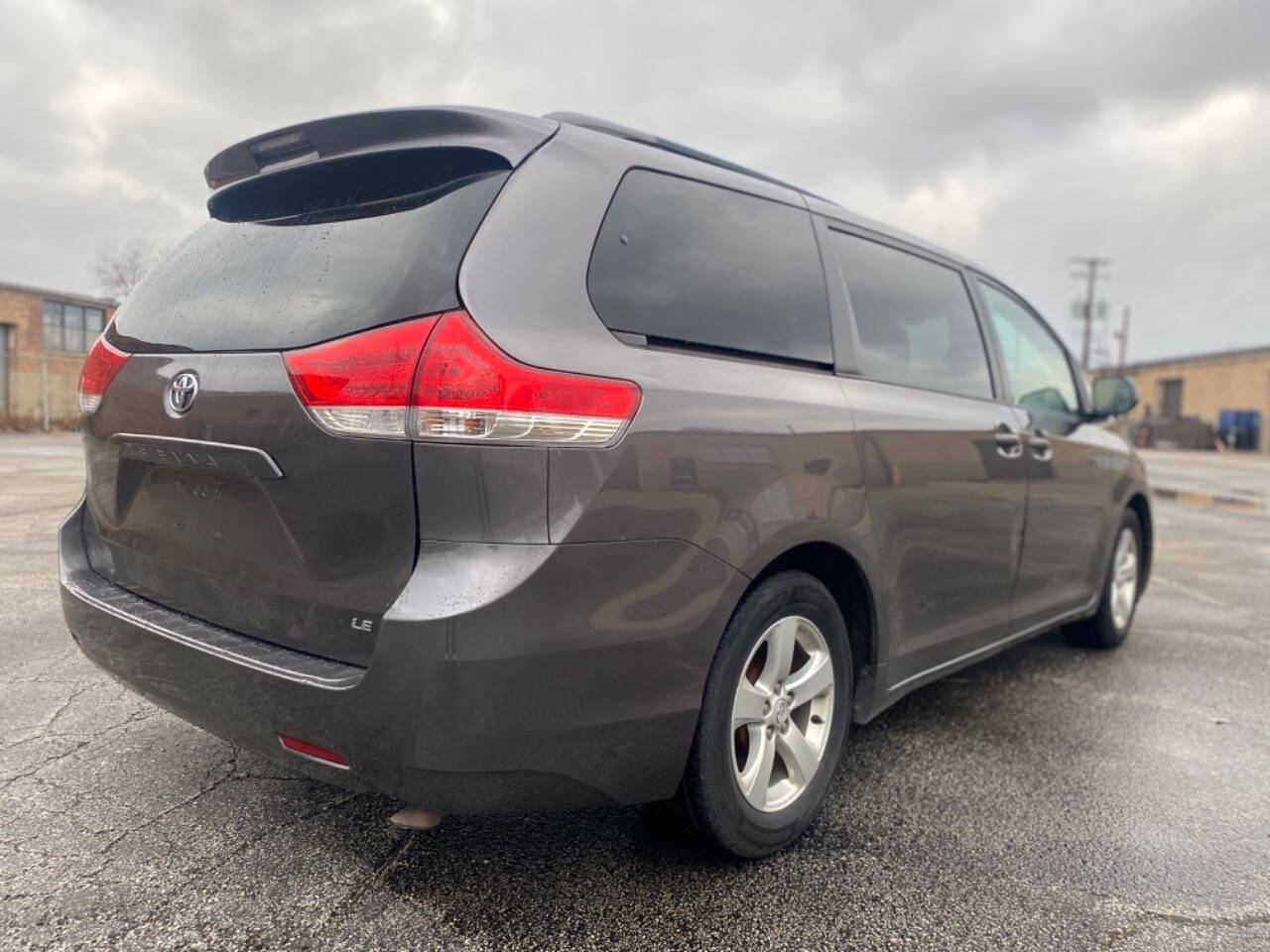 2013 Toyota Sienna for sale at Ideal Cars LLC in Skokie, IL