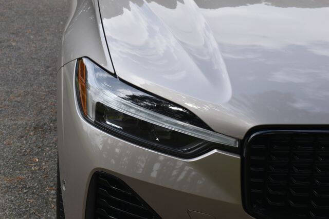 2025 Volvo XC60 T8 Plus Dark Theme