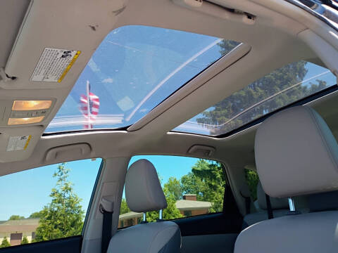 2015 Toyota Prius v Five