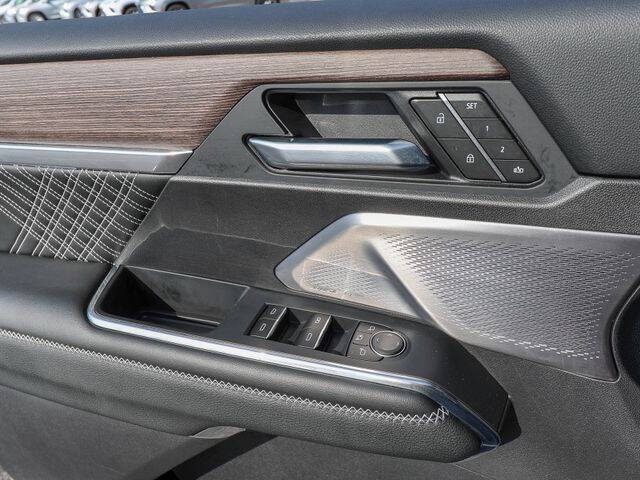 2025 GMC Acadia Denali