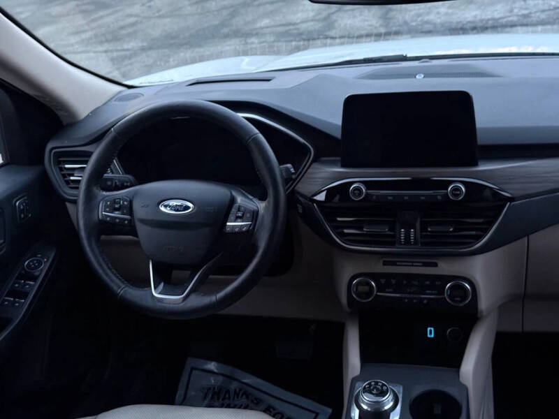 2020 Ford Escape Hybrid Titanium