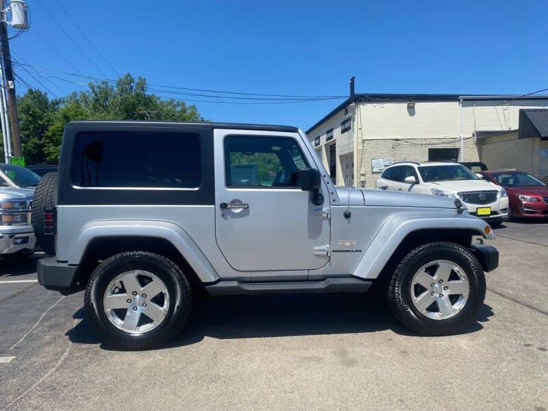 2012 Jeep Wrangler Sahara photo 6