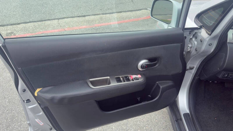 2010 Nissan Versa 1.8 S