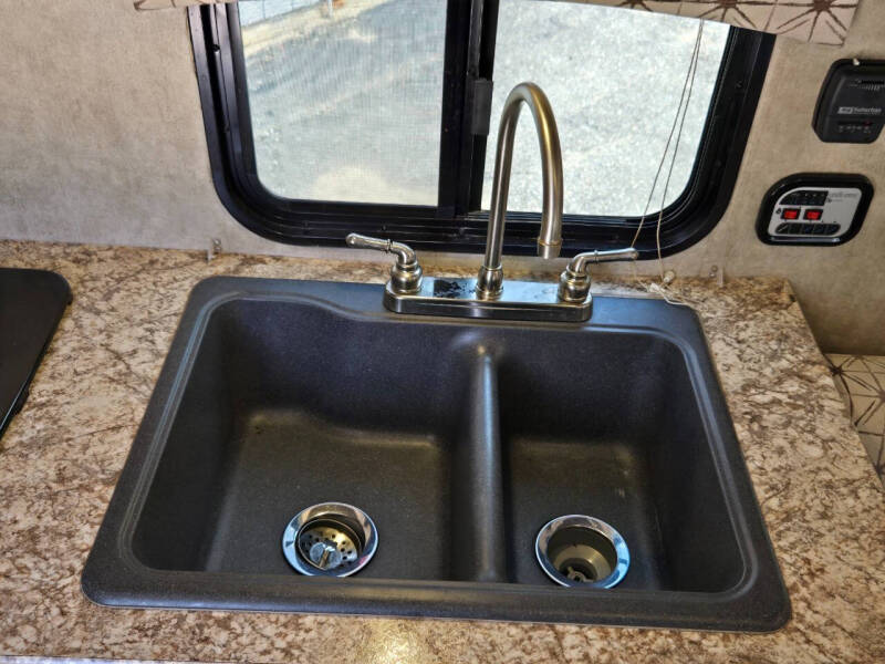 2017 Viking 21FQ