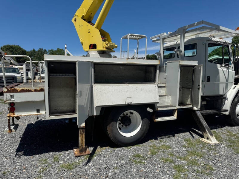 2003 Freightliner FL70