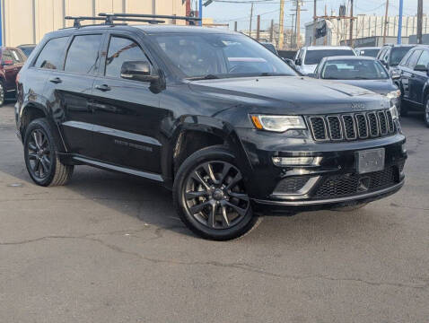 2018 Jeep Grand Cherokee for sale at New Wave Auto Brokers & Sales in Denver CO