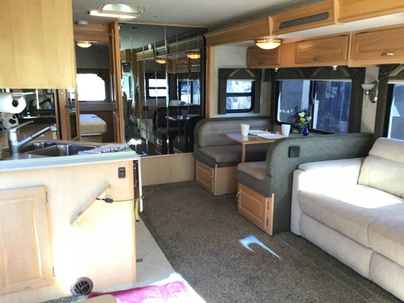 2005 National RV Dolphin 6320LX / 34ft