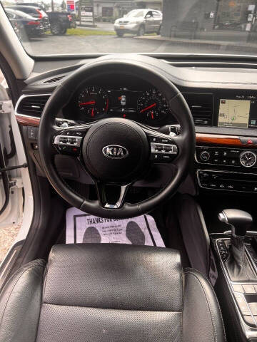 2017 Kia Cadenza Technology