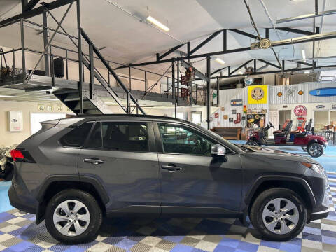 2020 Toyota RAV4 LE
