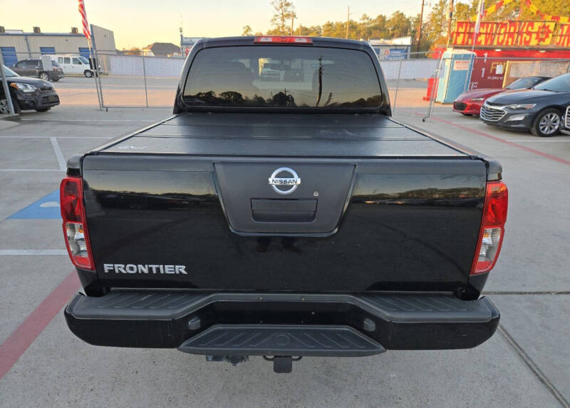 2012 Nissan Frontier SV photo 14