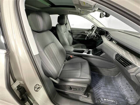 2022 Audi e-tron quattro Premium Plus