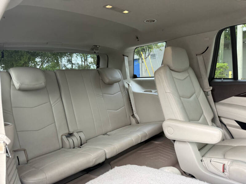 2016 Cadillac Escalade Luxury Collection