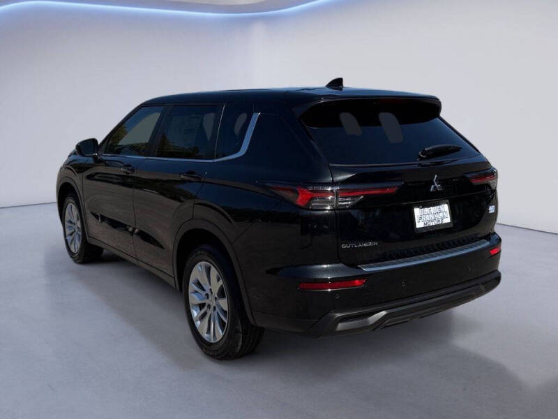 2025 Mitsubishi Outlander ES