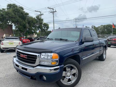 2004 GMC Sierra 1500 for sale at Das Autohaus Quality Used Cars in Clearwater FL