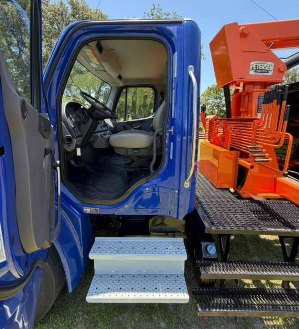 2020 Freightliner M2 106