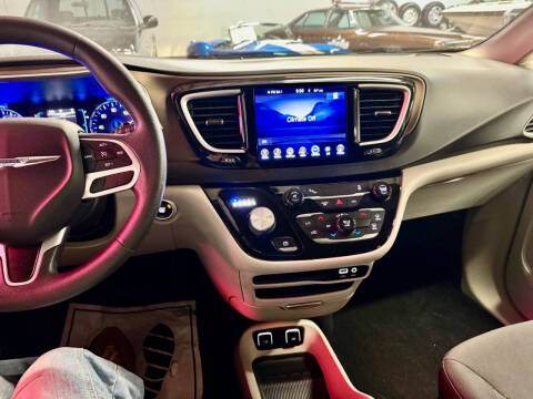 2017 Chrysler Pacifica Touring