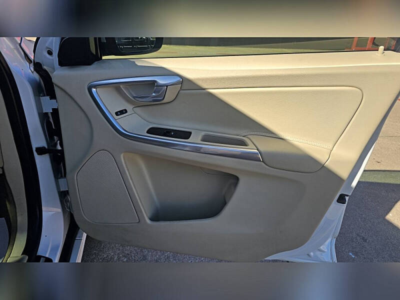 2015 Volvo XC60 T5 Drive-E Platinum