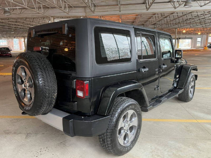 2012 Jeep Wrangler Unlimited Sahara photo 5