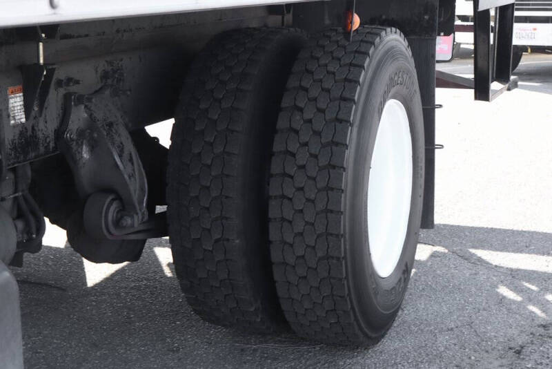 2014 Freightliner M2 106