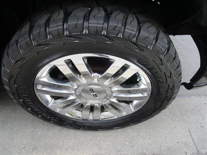 Black 2007 Lincoln Mark LT Base 23