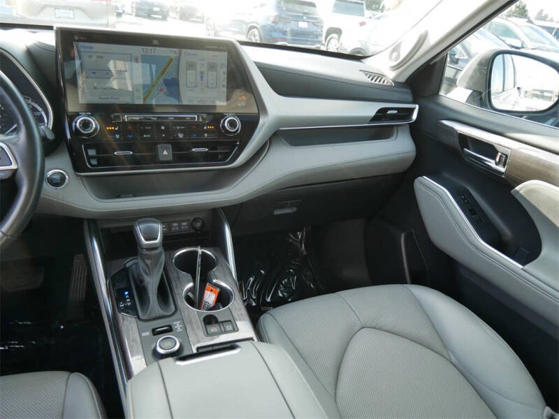 2022 Toyota Highlander Platinum