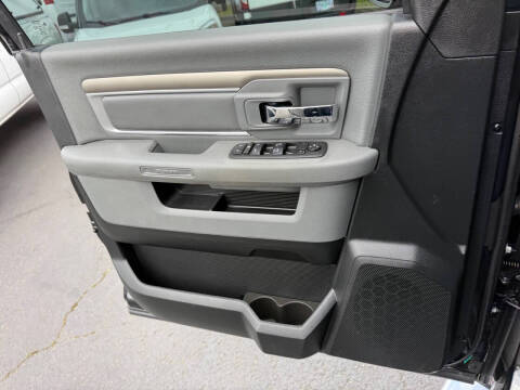 2017 RAM 1500 SLT
