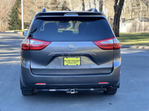 2017 Toyota Sienna LE 7-Passenger
