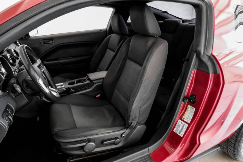 2005 Ford Mustang V6 Deluxe