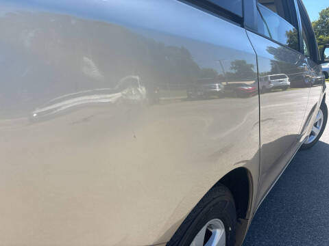 2013 Toyota Sienna LE 7-Passenger Auto Access Seat