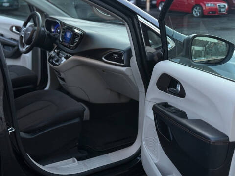 2017 Chrysler Pacifica Touring