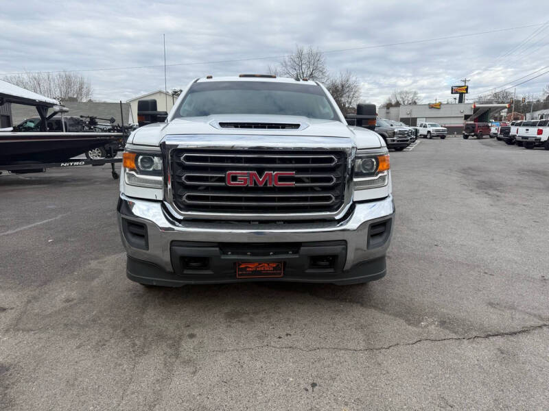 2018 GMC Sierra 3500 Chassis Cab Base photo 3