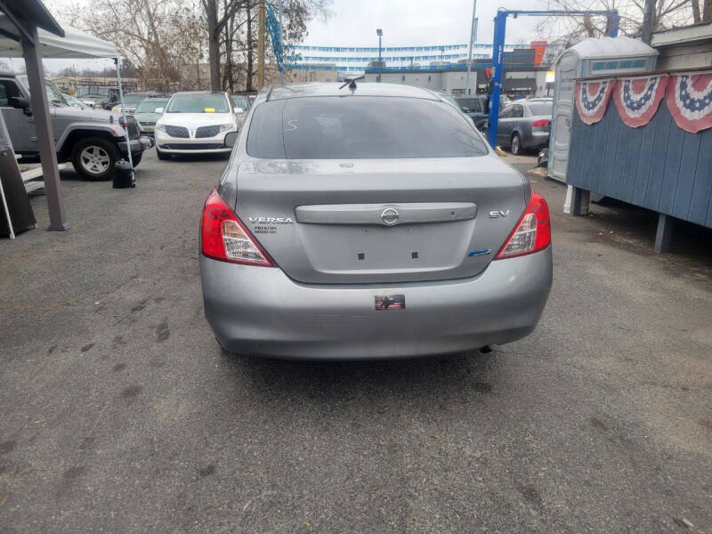2012 Nissan Versa 1.6 SL