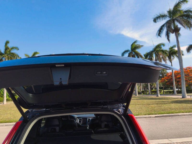 2017 Volvo XC90 T5 Momentum