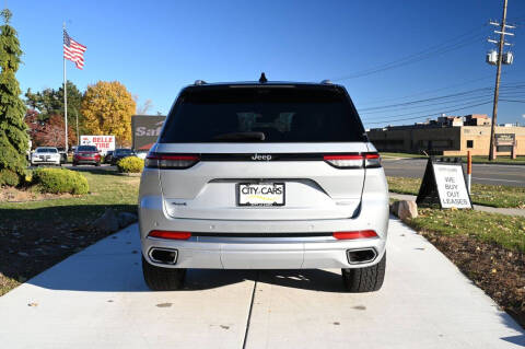 2022 Jeep Grand Cherokee Summit