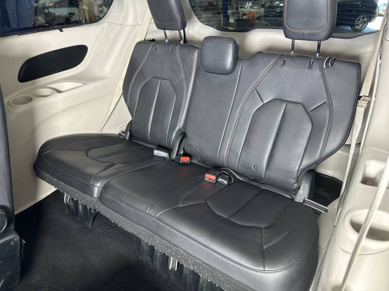 2017 Chrysler Pacifica Touring-L