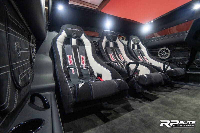 2019 Outerlimits SV43