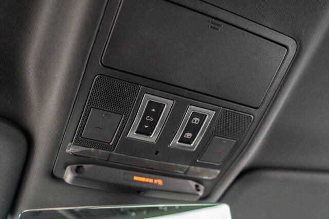 2022 Land Rover Defender 29