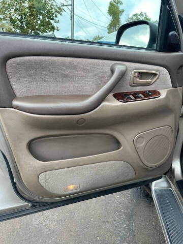2002 Toyota Sequoia SR5